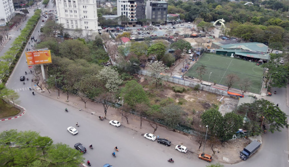 Hơn 5.000 m2 “đất vàng” Vietcombank bỏ hoang cho cỏ mọc ở Khu đô thị Cầu Giấy được gia hạn thêm 11 tháng
